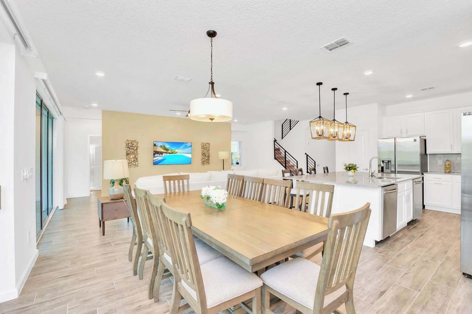 Large Capacity Dining Areas