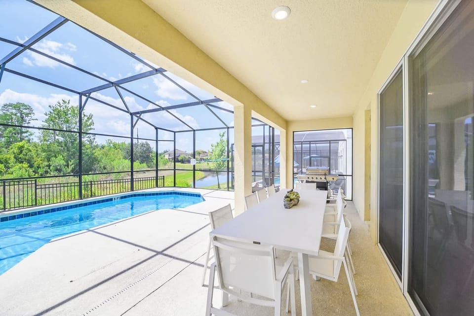 Poolside Dining Area and BBQ Grill