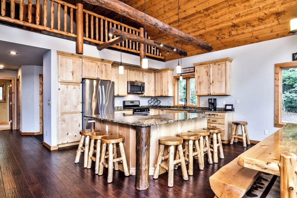 Enjoy your morning coffee and light breakfast around the breakfast bar
