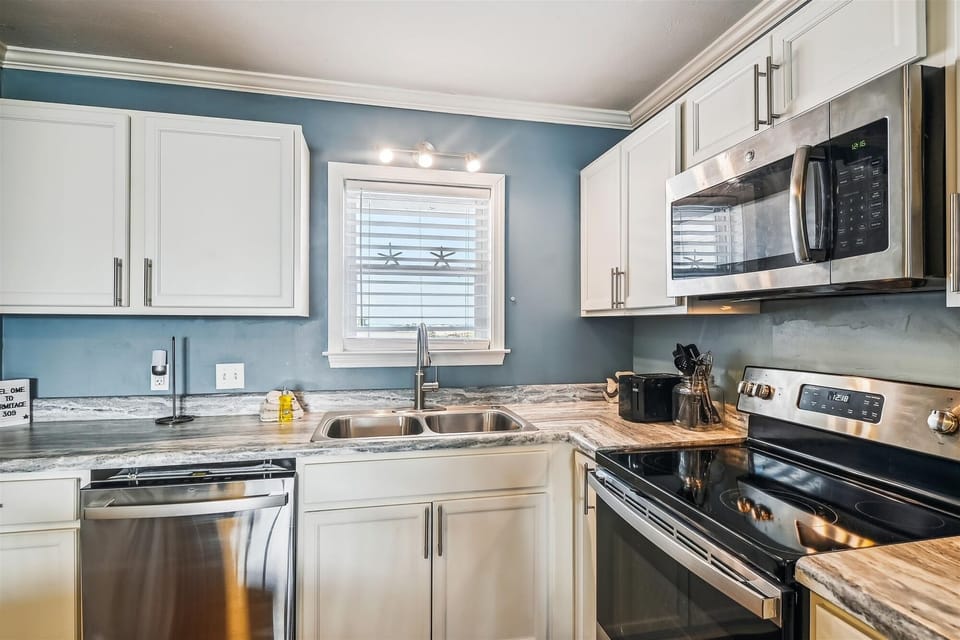 Condo, 2 Bedrooms | Private kitchen | Coffee/tea maker, fridge, toaster