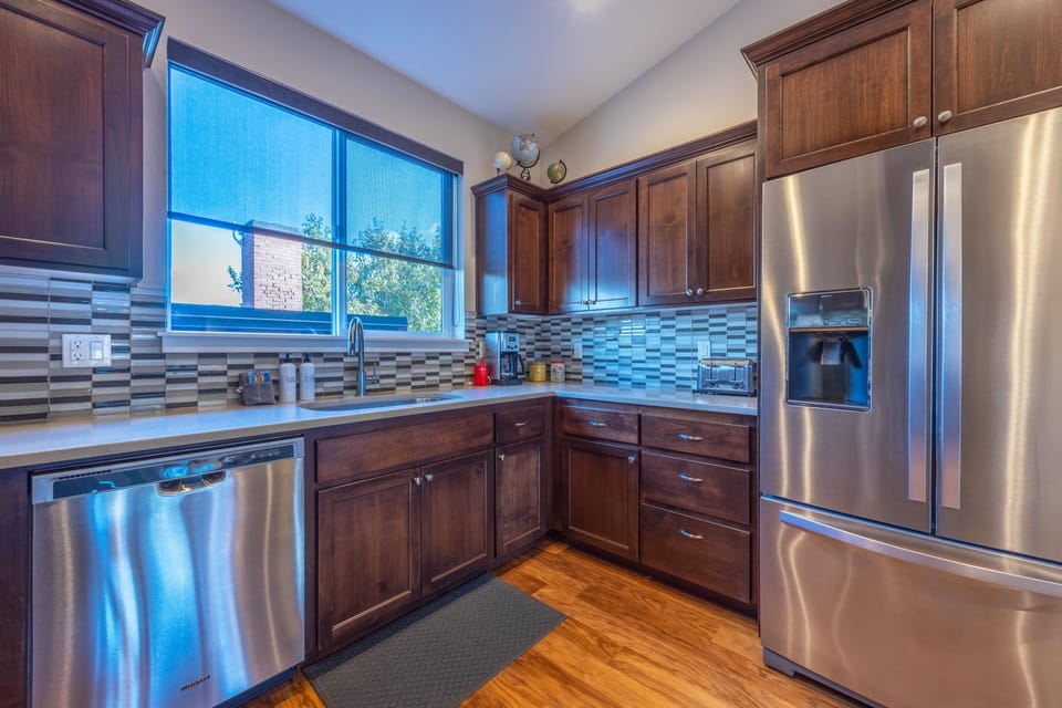 House, 2 Bedrooms | Private kitchen | Fridge, oven, coffee/tea maker, toaster