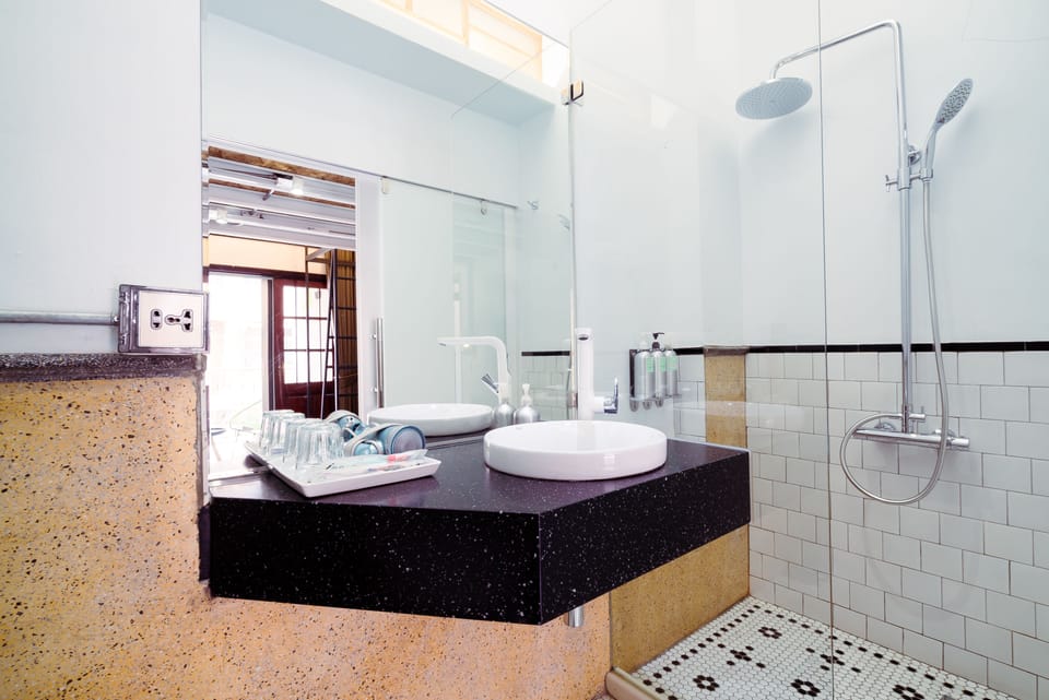 Design Loft, 1 Double Bed, Patio, Mezzanine | Bathroom | Shower, slippers, bidet, towels