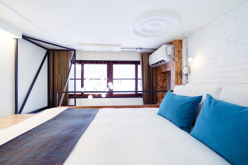 Design Loft, 1 Double Bed, Patio, Mezzanine | Premium bedding, in-room safe, laptop workspace, soundproofing