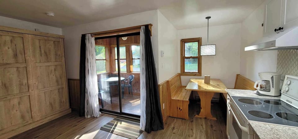 Superior Chalet, 1 Bedroom, Non Smoking, Kitchenette (Condo Chalet) | Private kitchen | Microwave