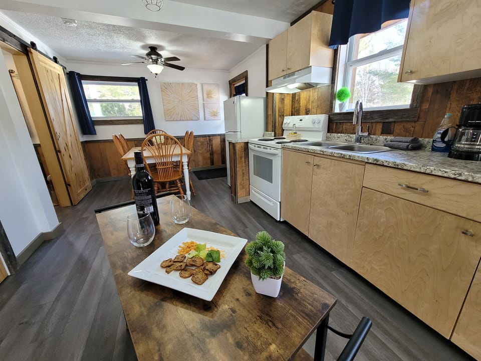 Family Chalet, 3 Bedrooms, Non Smoking, Kitchen | Living area