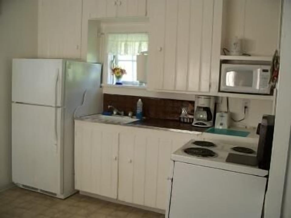 Coffee/tea maker, full-size fridge, microwave, cookware/dishes/utensils