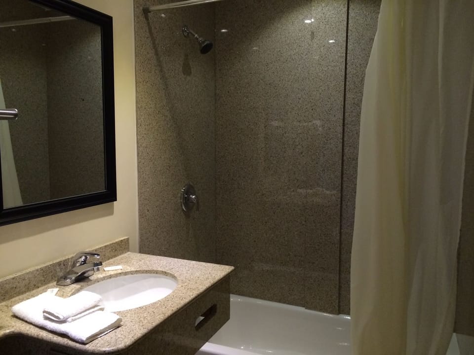 Standard Room, 1 Queen Bed, Non Smoking | Free WiFi, bed sheets, wheelchair access