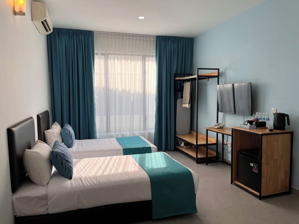 Jacuzzi Villa | Minibar, desk, iron/ironing board (on request), WiFi (free)