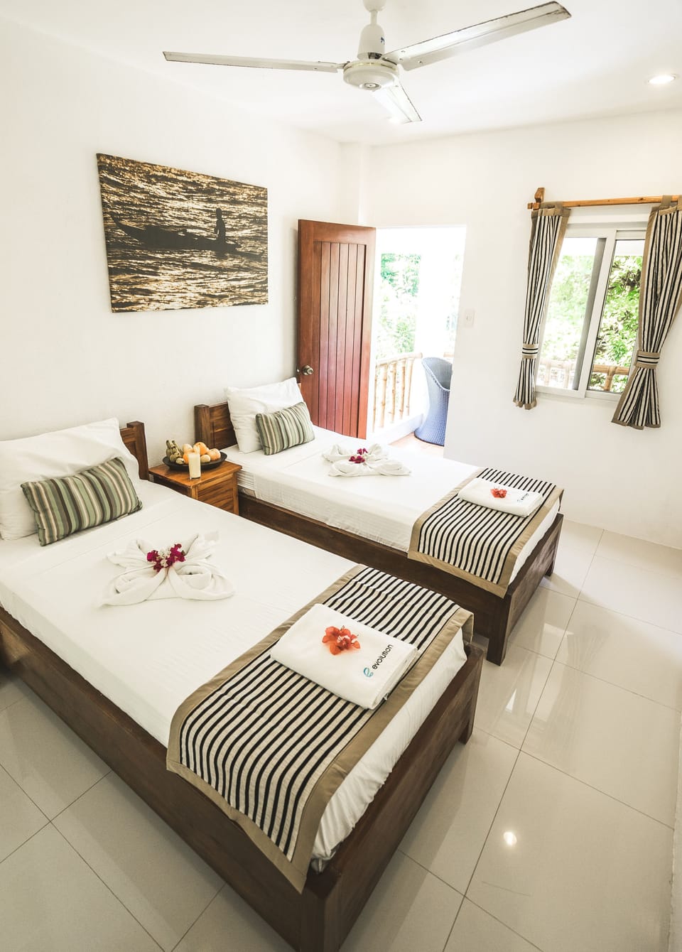 Garden Fan | In-room safe, bed sheets