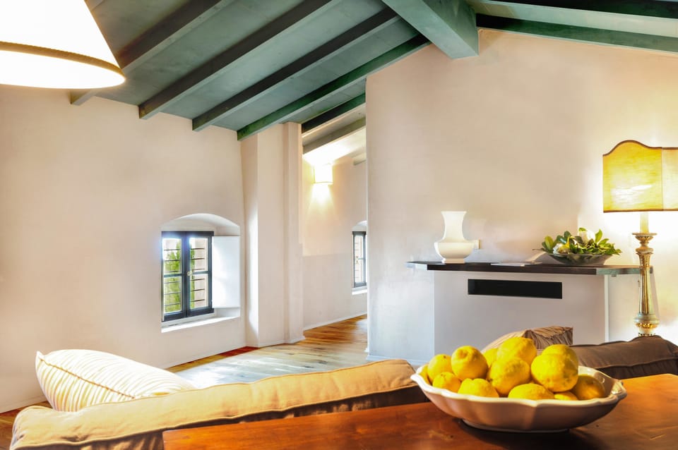 Suite | Living area | Flat-screen TV