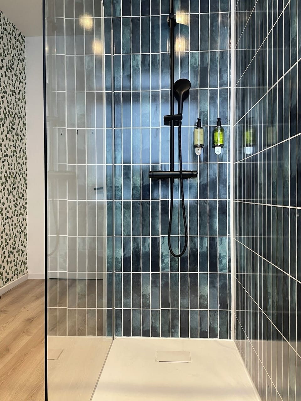 Superior Apartment | Bathroom | Free toiletries, hair dryer, towels, soap