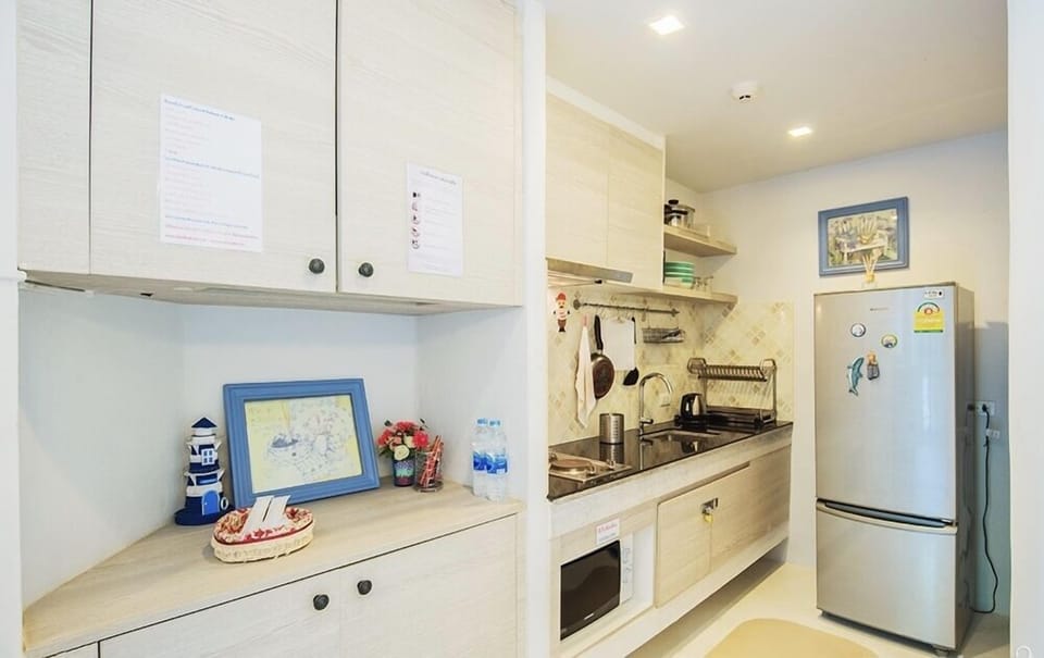 Exclusive Apartment | Private kitchen | Full-size fridge, microwave, stovetop, electric kettle