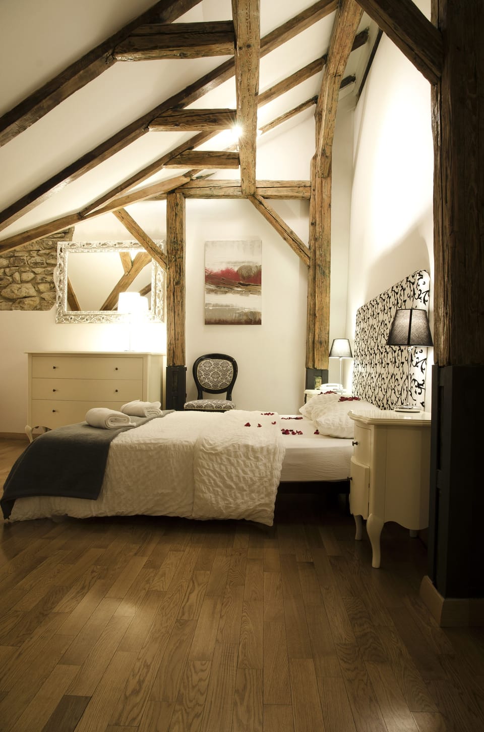 1 bedroom, premium bedding, minibar, in-room safe