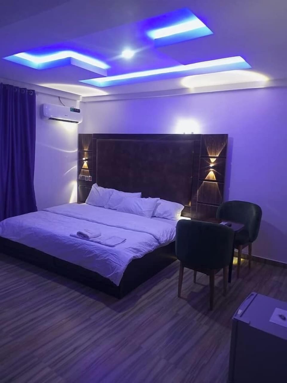 Gallery Room | 1 bedroom, in-room safe, free WiFi