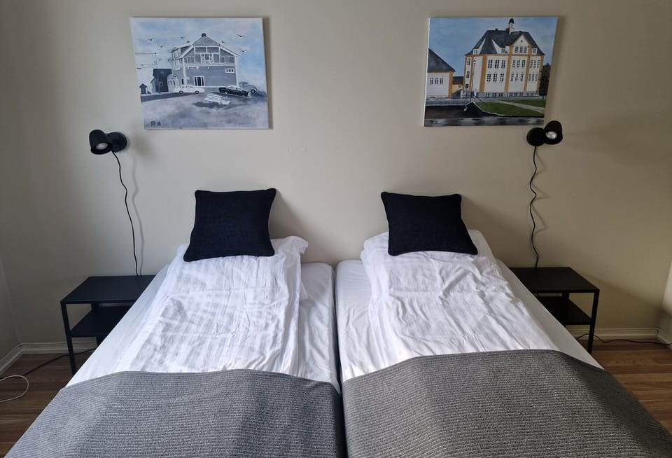 Single Room, 1 Bedroom | Desk, iron/ironing board, rollaway beds, free WiFi