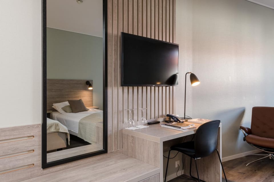Premium bedding, pillowtop beds, desk, soundproofing