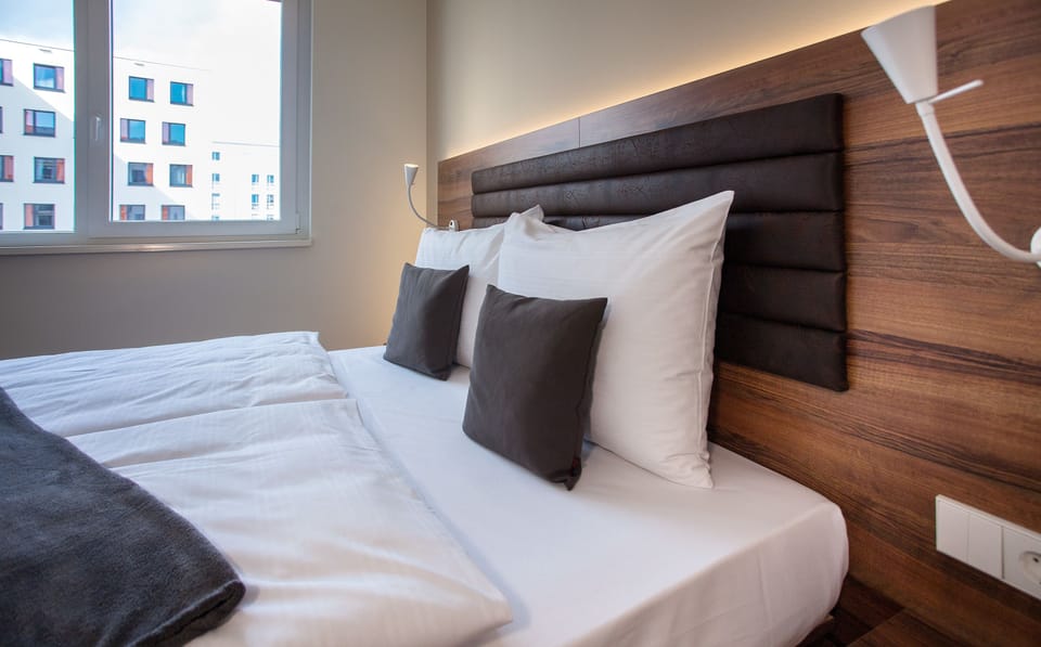 Premium bedding, in-room safe, desk, blackout drapes