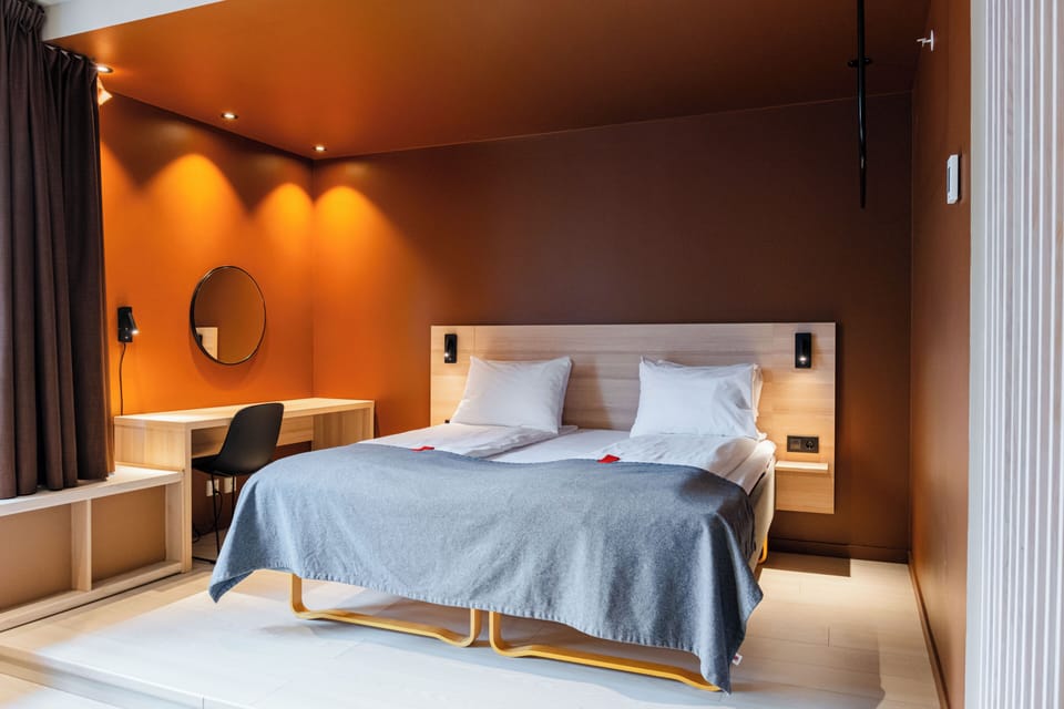 Junior Suite | Pillowtop beds, desk, soundproofing, free WiFi