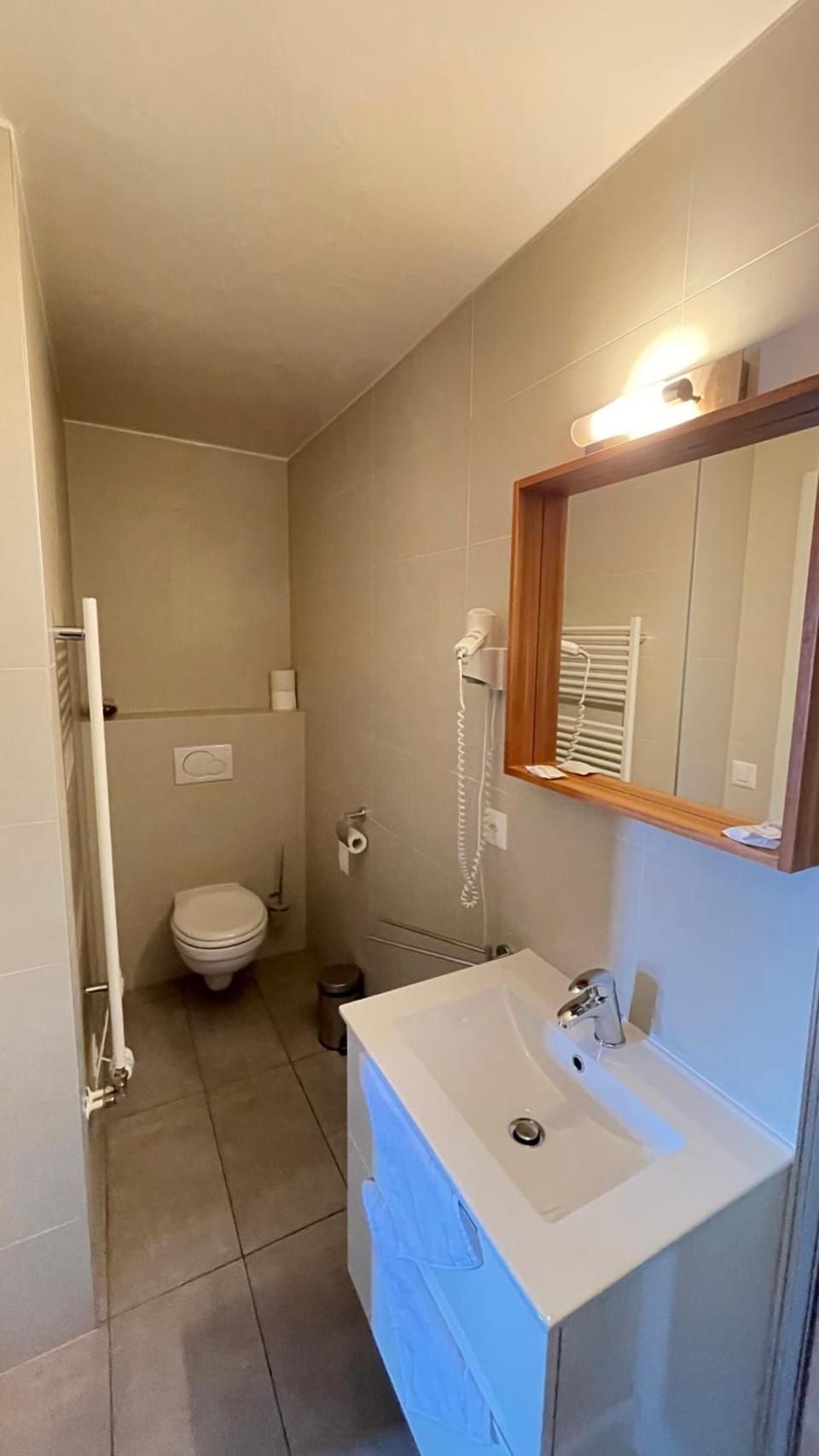 Double Room | Bathroom | Shower, hair dryer, towels