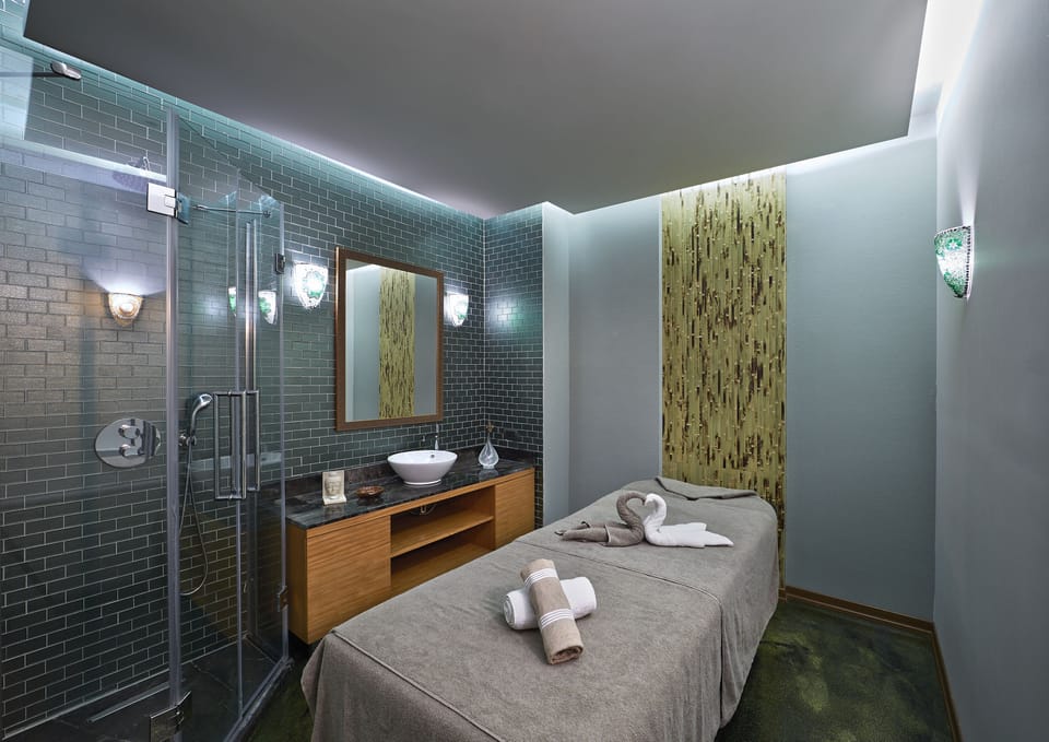 Sauna, steam room, Turkish bath, body treatments, body wraps