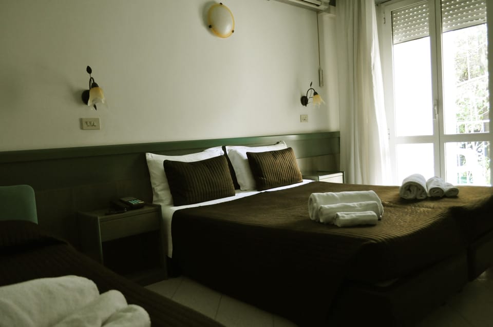 Double Room | In-room safe, desk, free WiFi