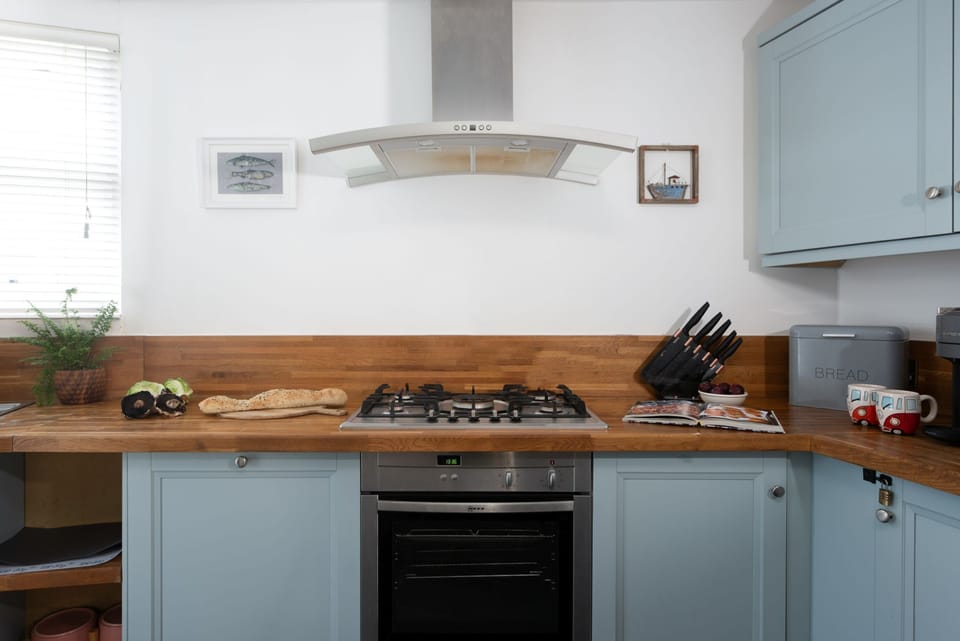 Kitchen also has a toaster and kettle - Old Arch Cottage, The Digey