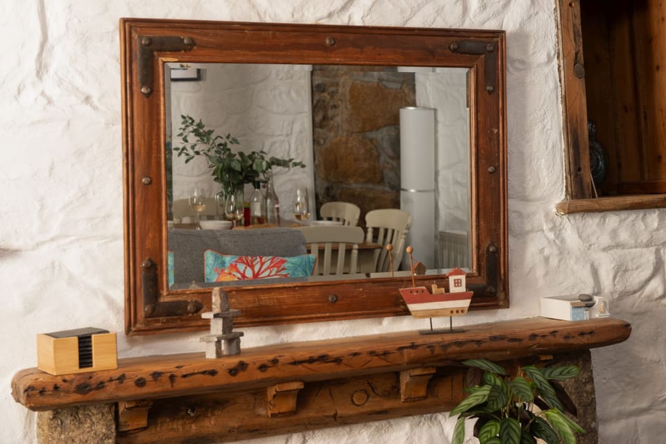 Decorative detail in the living room - Old Arch Cottage, The Digey