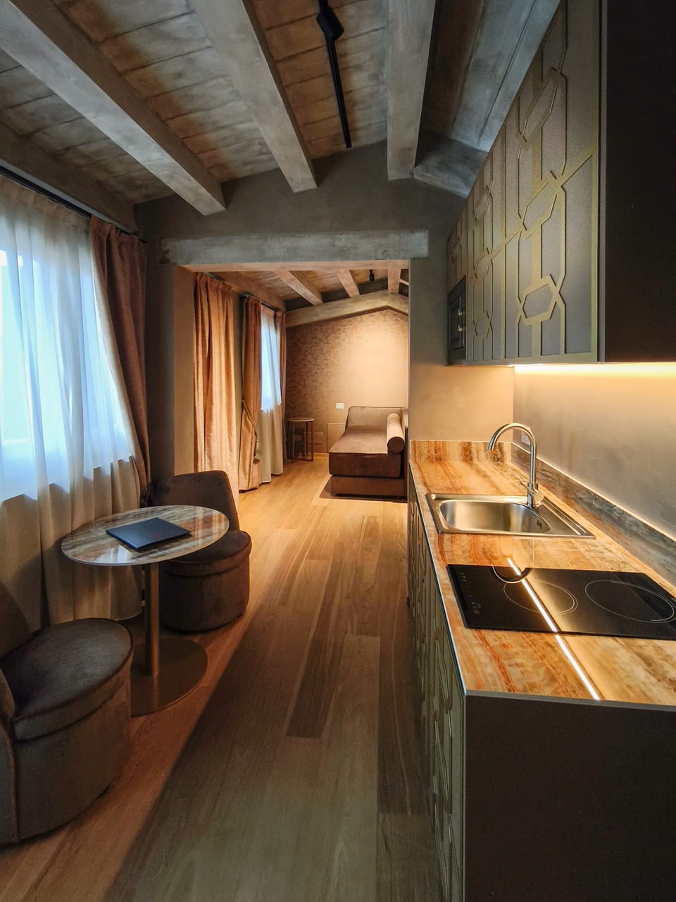 Deluxe Suite, Terrace, Annex Building (Access by stairs only) | Living area | 32-inch flat-screen TV with satellite channels