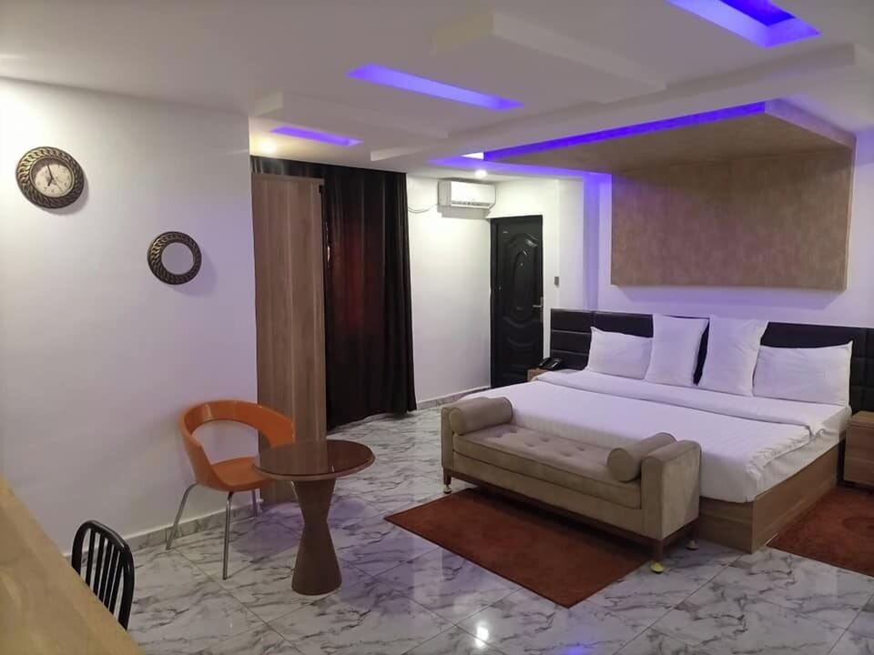 Royal Room | 1 bedroom, iron/ironing board, free WiFi