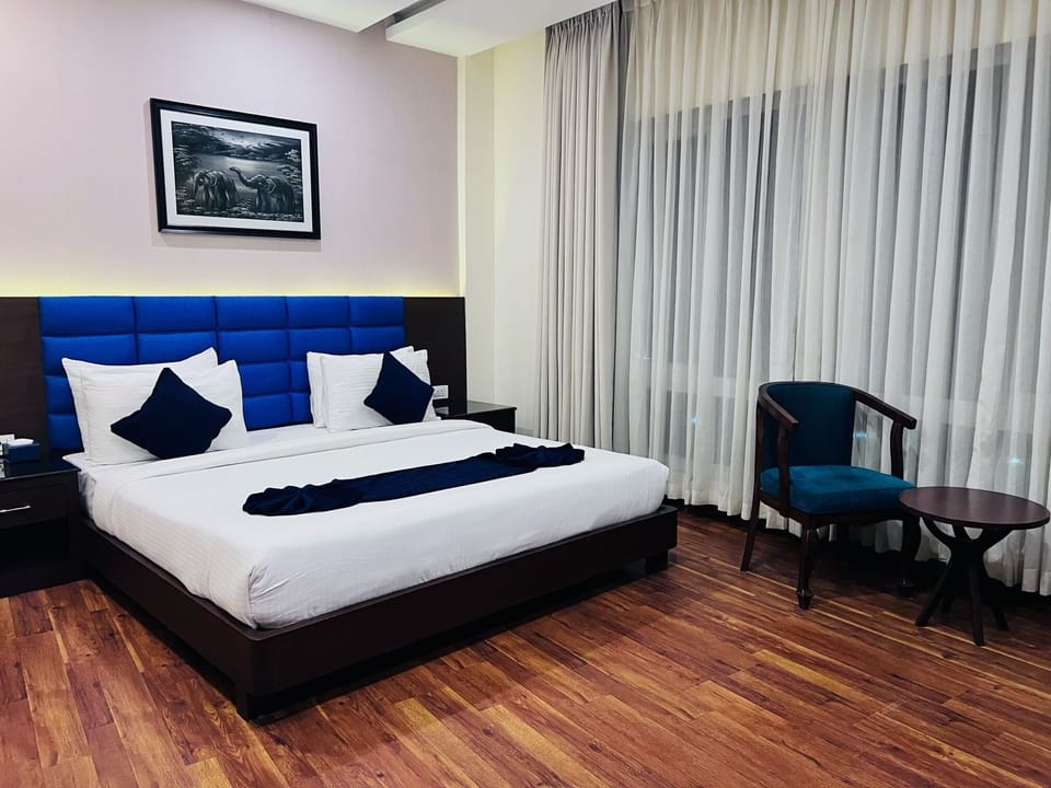 Executive Room, 1 Double Bed | Down comforters, minibar, in-room safe, desk