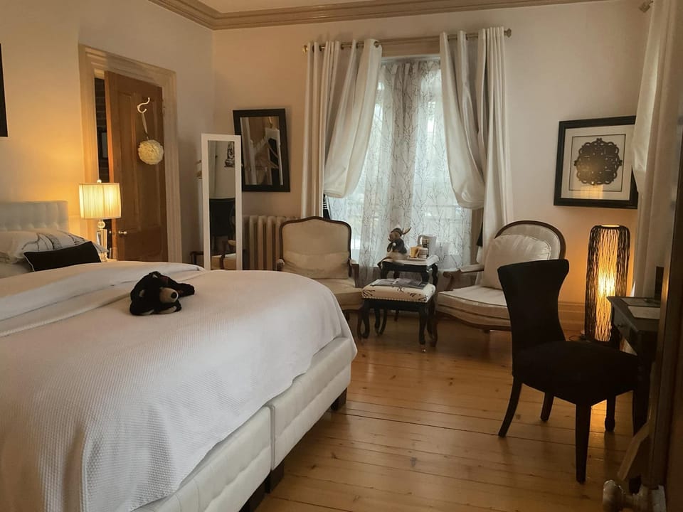 Deluxe Room | Egyptian cotton sheets, premium bedding, down comforters
