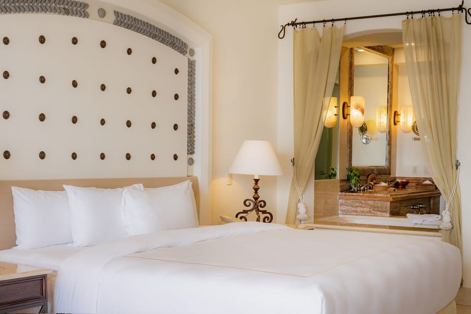 Premium bedding, pillowtop beds, free minibar, in-room safe