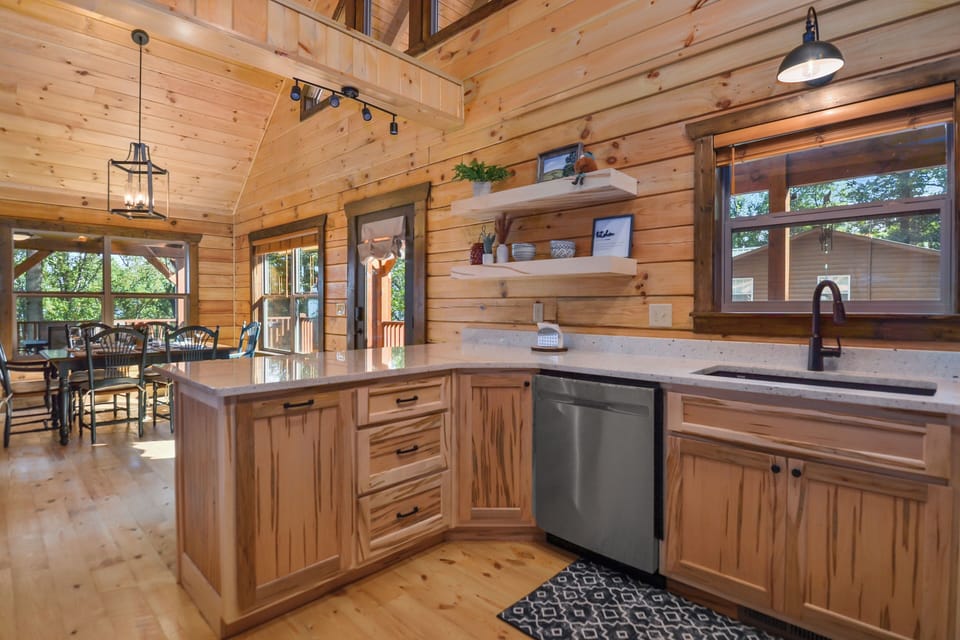 Monder kitchen with brand new applinces everything you need!