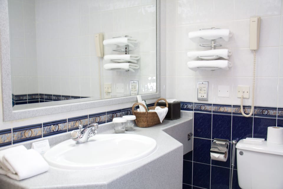 Bathroom sink