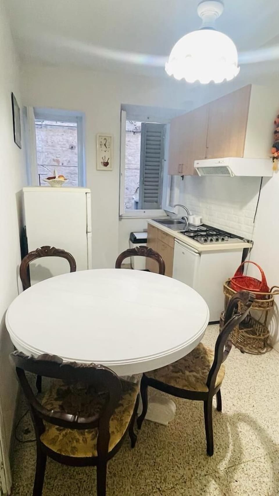 Fridge, stovetop, dishwasher, cookware/dishes/utensils