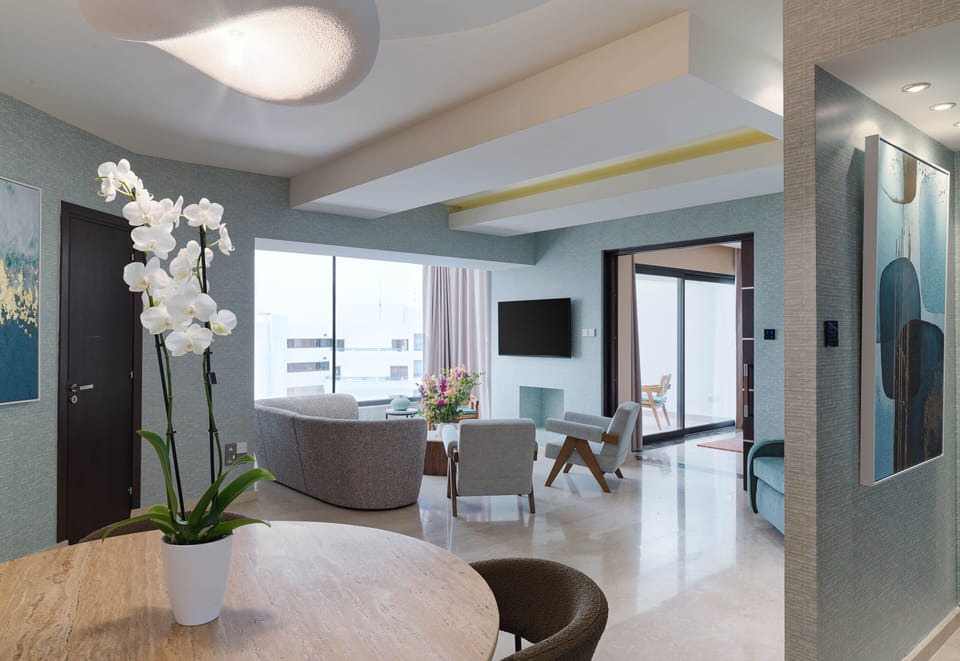 Presidential Suite | Living area | 40-inch flat-screen TV with satellite channels, TV