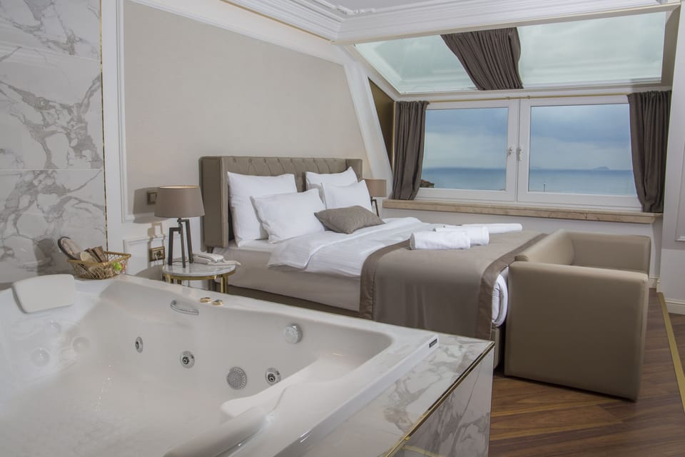 King Suite with Sea View | Minibar, in-room safe, desk, blackout drapes