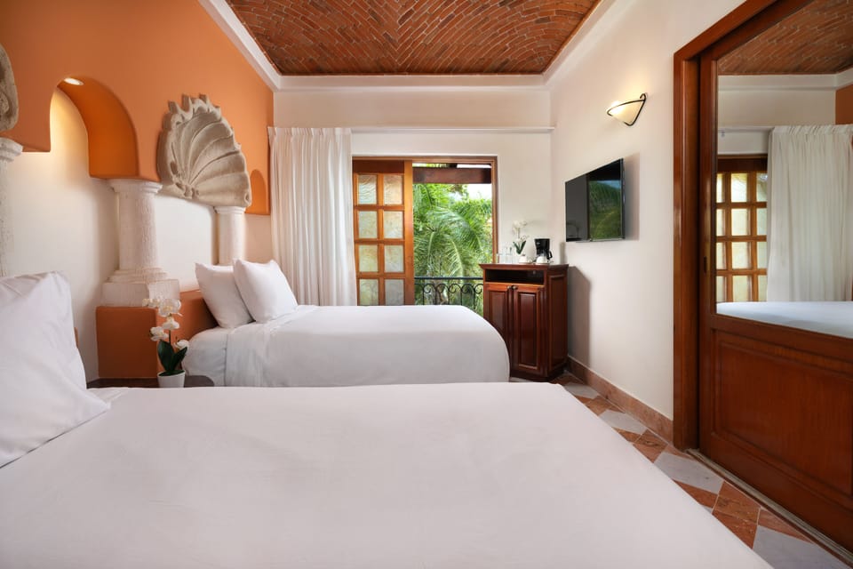 In-room safe, laptop workspace, soundproofing, free WiFi