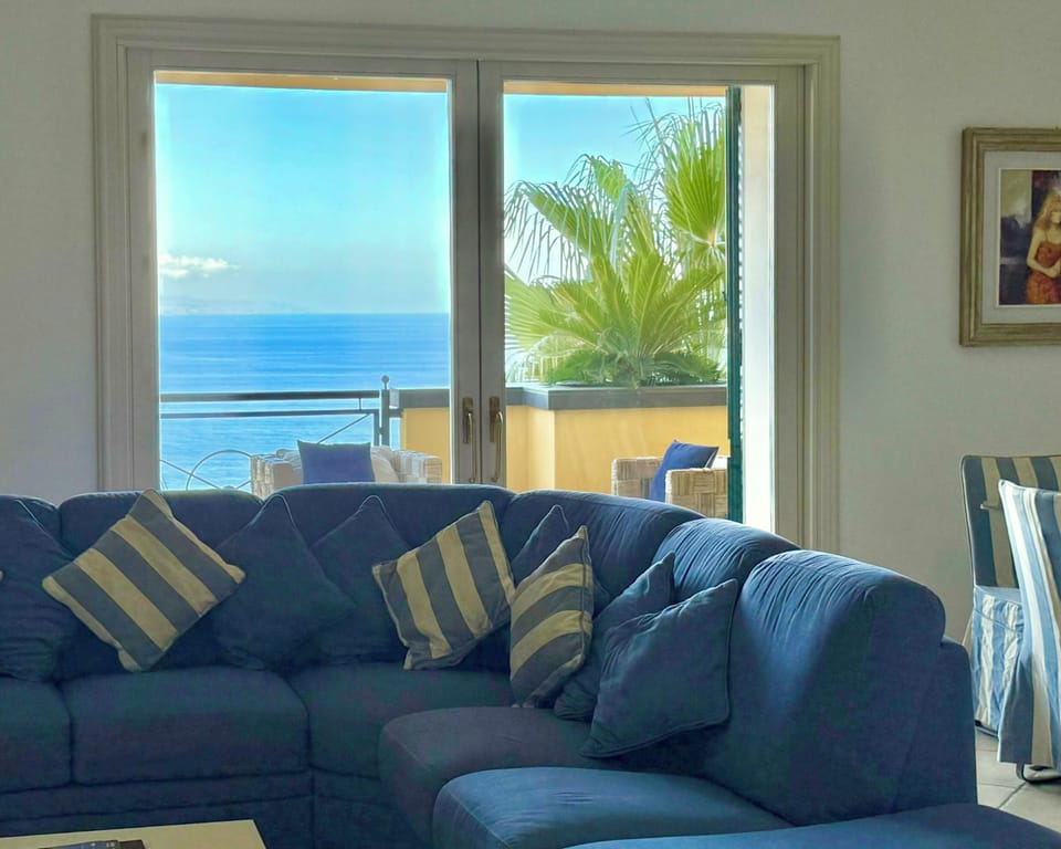 PANORAMIC RESIDENCE TAORMINA Apartment with Sea View Pool Terrace