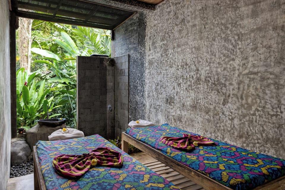 Couples treatment rooms, body treatments, hot stone massages, body wraps
