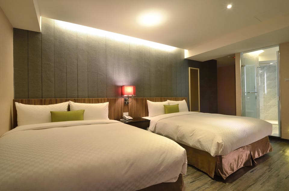 Family Quadruple Room | Desk, blackout drapes, soundproofing, free WiFi