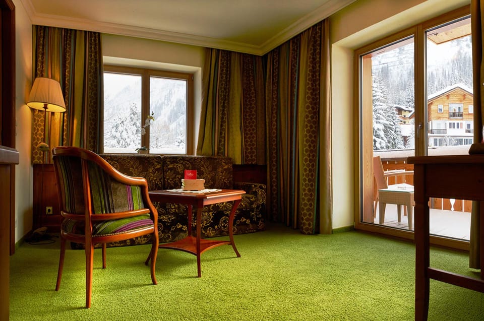 Comfort Suite, Balcony, Mountain View | Living area | Flat-screen TV, heated floors