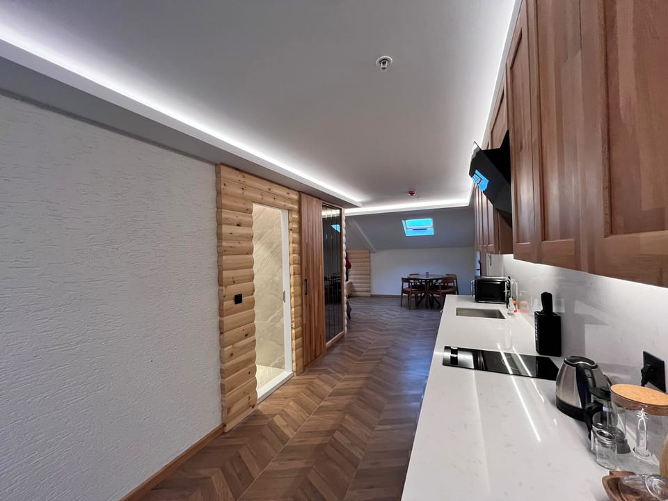 Family Suite | Premium bedding, minibar, in-room safe, individually decorated