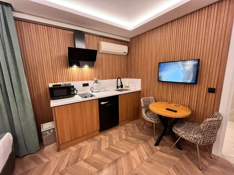 Family Studio | Premium bedding, minibar, in-room safe, individually decorated