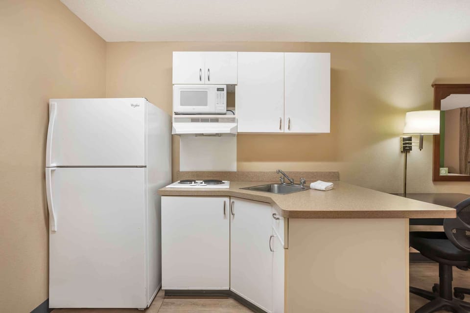 Studio, 2 Double Beds, Non Smoking | Desk, WiFi (free), bed sheets
