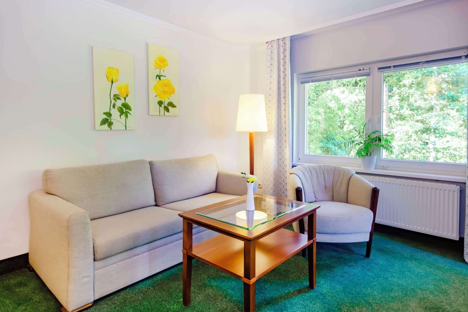 Suite, 1 Double Bed, Annex Building | In-room safe, desk, cribs/infant beds, free WiFi