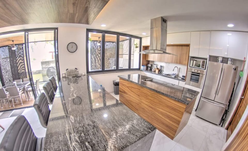 Fully equipped kitchen