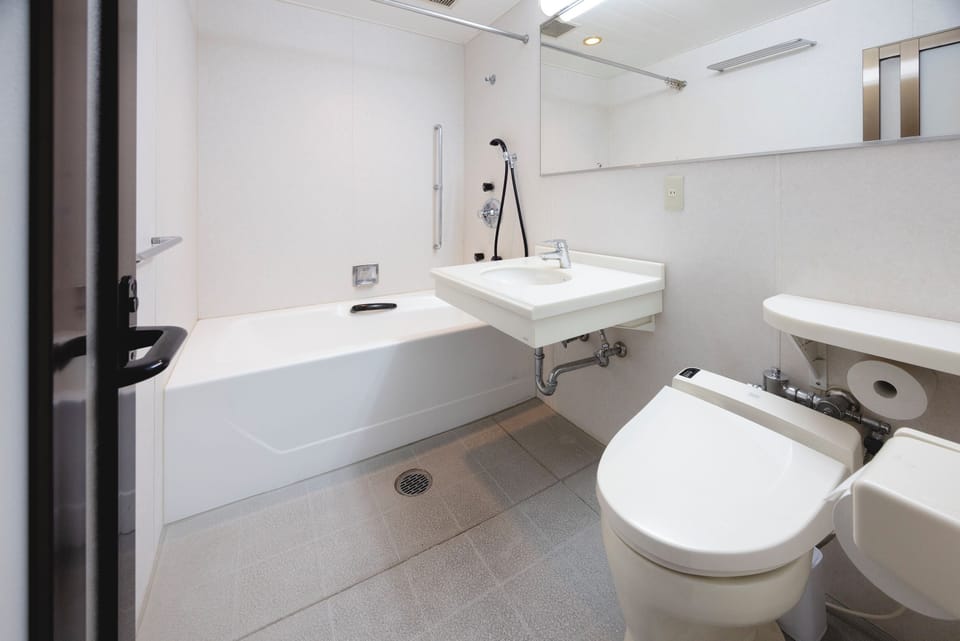 Combined shower/tub, deep soaking tub, hair dryer, slippers