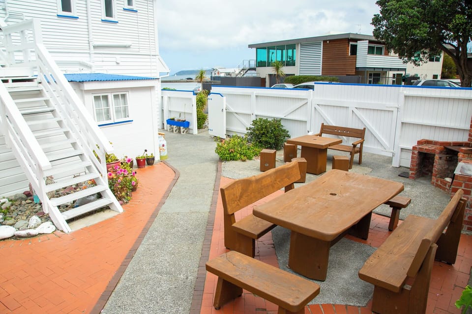 Moana Lodge - Guest House Bed and Breakfast in Wellington Region