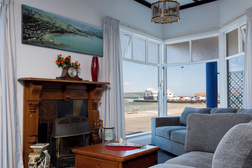 Moana Lodge - Guest House Bed and Breakfast in Wellington Region